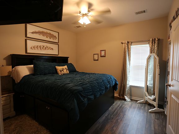 3rd image of 214 Herschel Dr APT D