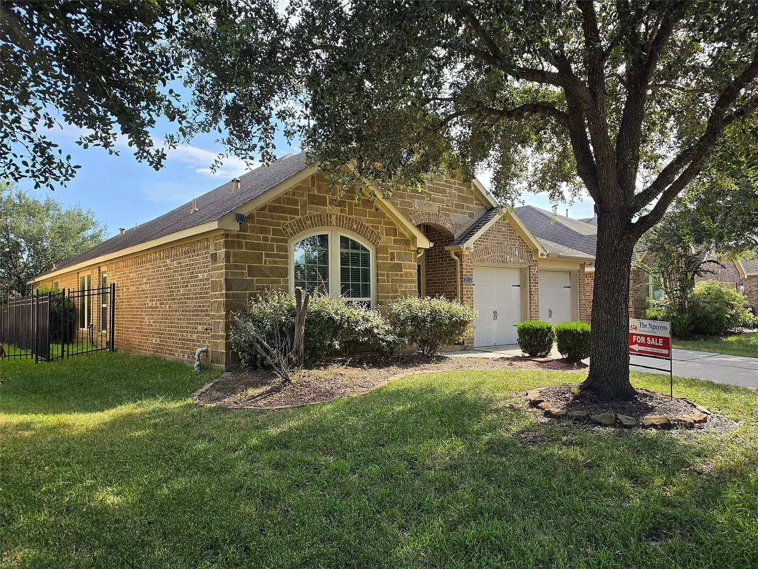 3 bed, 2.0 bath, 2141 sqft, $2,600 — Photo 3