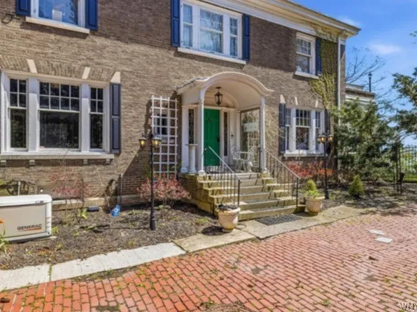 1 Hillcrest St, Niagara Falls, NY 14303