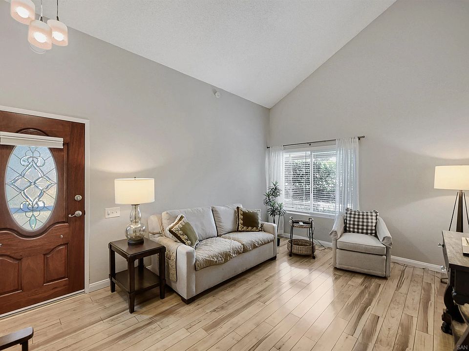 1st image of 10825 Caravelle Pl