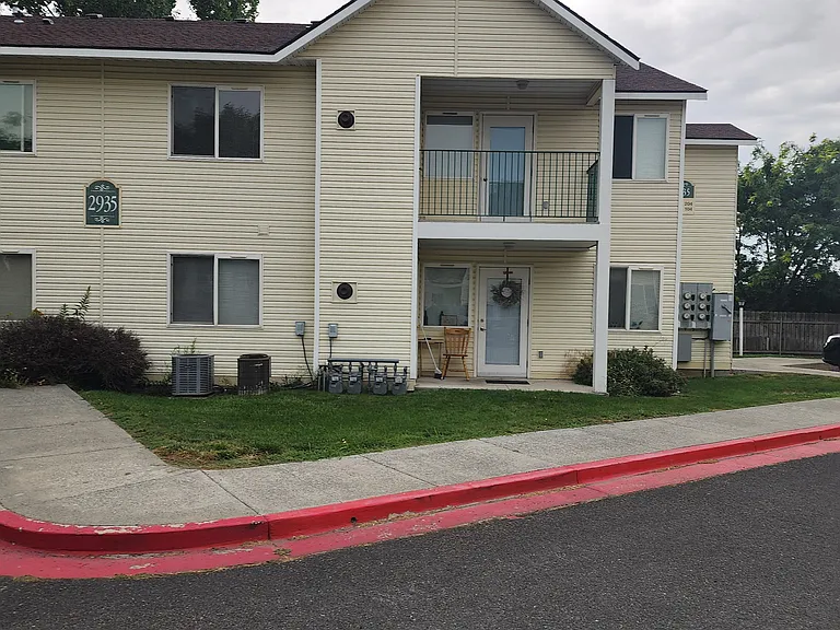Turnberry Apartments — Photo 6