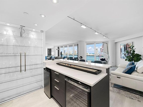 3rd image of 2600 Island Blvd APT 1506
