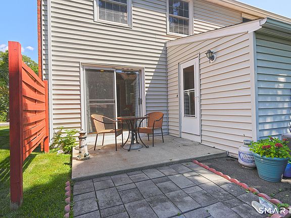 2nd image of 25 Greenwich Way #25