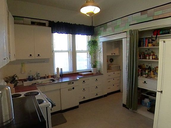 5th image of 521 E 2nd St