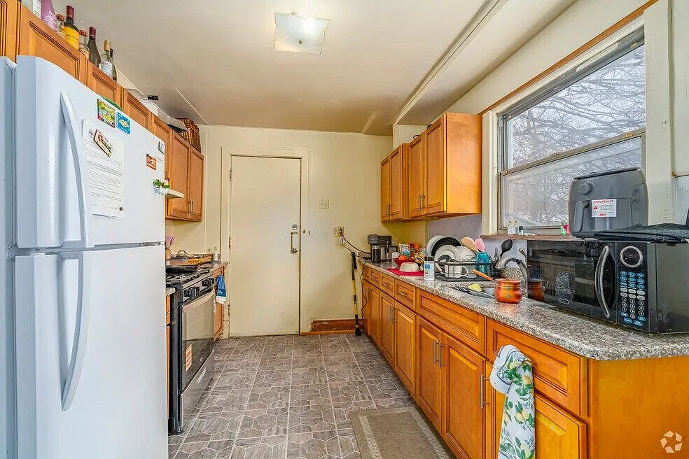 720 S. Main — Photo 2