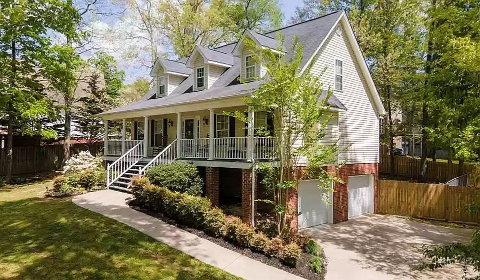 1st image of 329 Benwood Trl NE