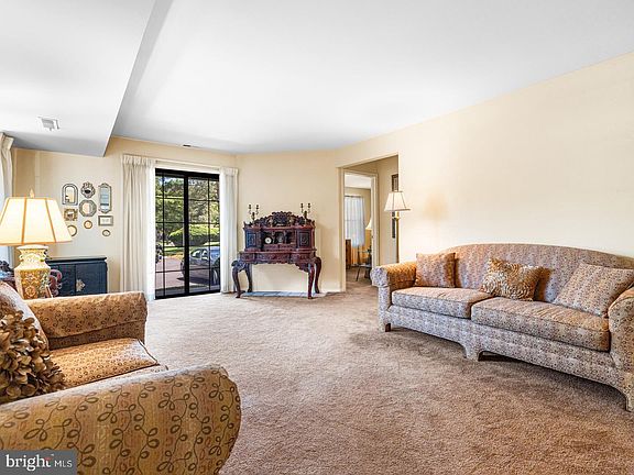 4th image of 183 Basswood Ct