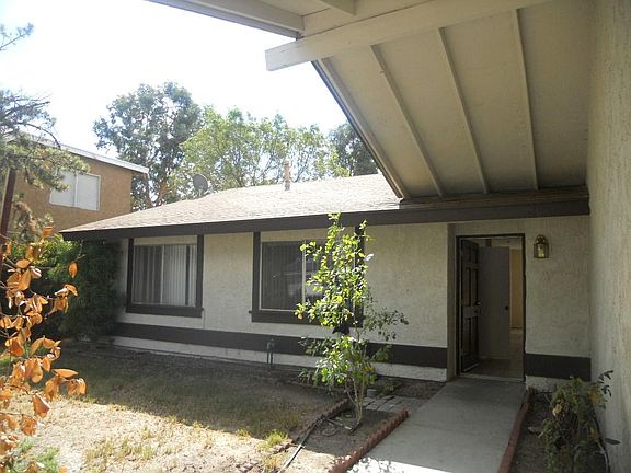 3rd image of 40289 Poppy Dr