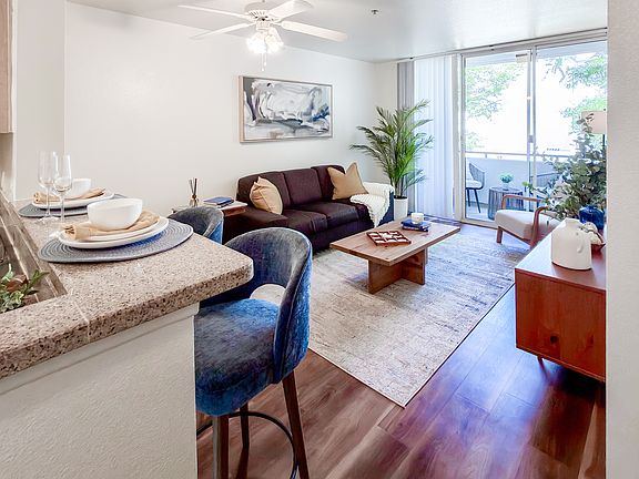 5th image of 6750 Whitsett Ave #128