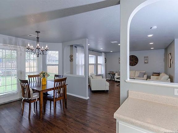 3rd image of 2420 Medina Dr