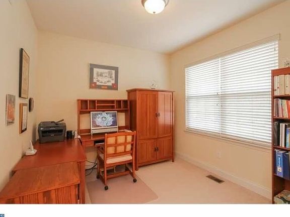 4th image of 128 Gaston Ln