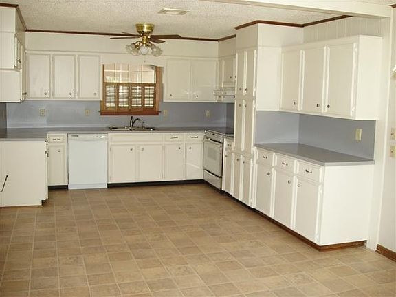 2nd image of 102 Williamsburg Cir
