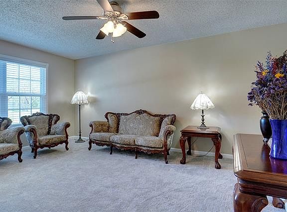 4th image of 1703 Creekpoint Dr