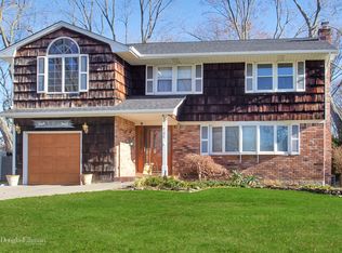 121 Fifty Acre Rd S, Smithtown, NY 11787