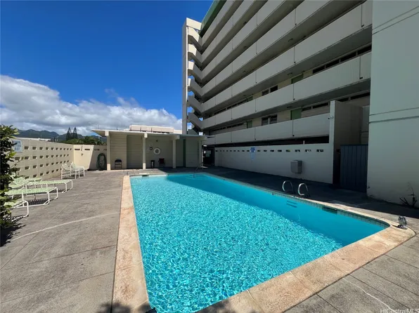 1015 Ala Napunani St APT 403, Honolulu, HI 96818