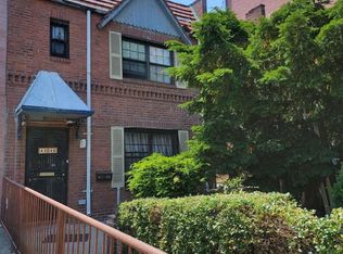 4346 Colden St, Flushing, NY 11355