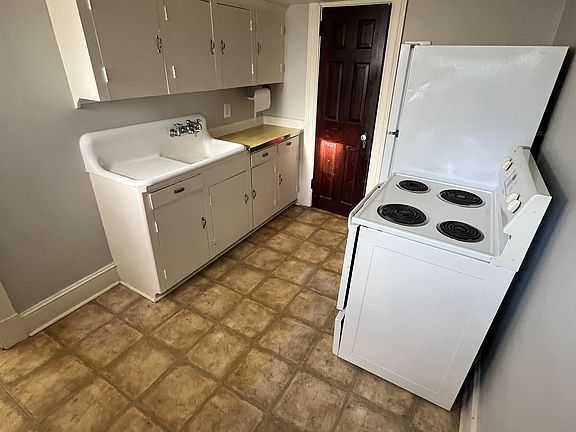 3rd image of 211 W Leicester St #5