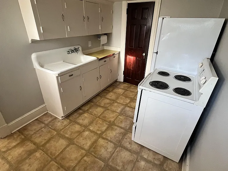 211 W Leicester St #5 — Photo 3