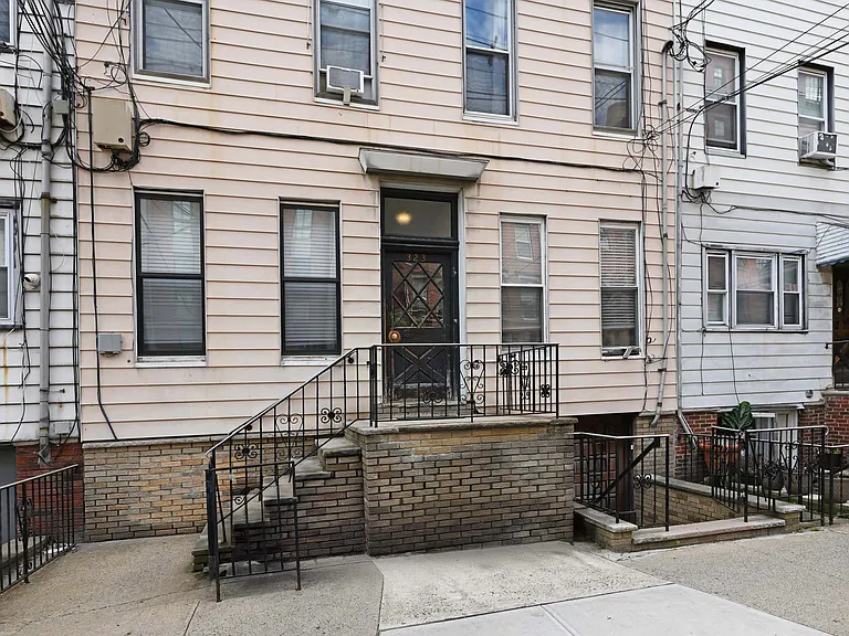 323 Grand St #3R — Photo 14