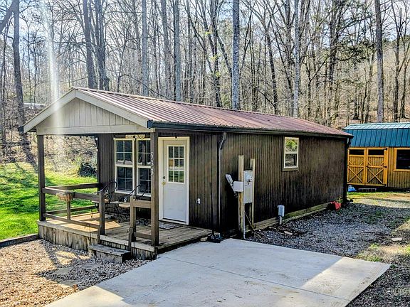 3rd image of 533 Davis Rd NW