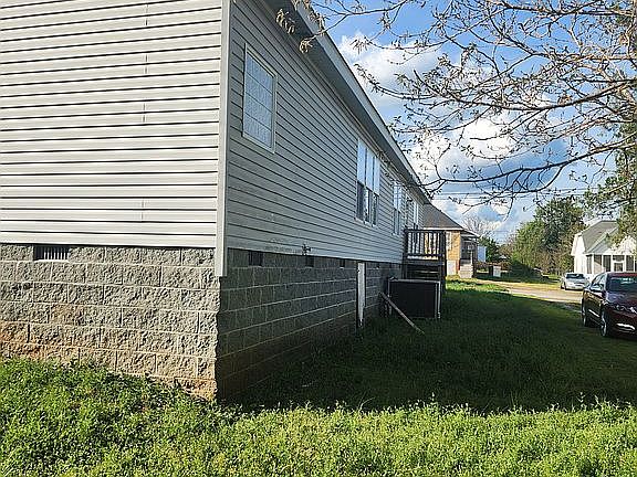 3rd image of 515 Poplar St
