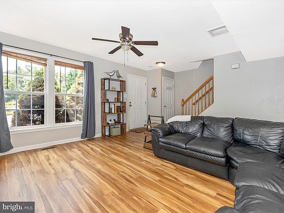 4th image of 304 Moser Cir