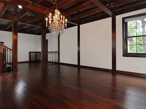 5th image of 136 Harriman Rd APT 2