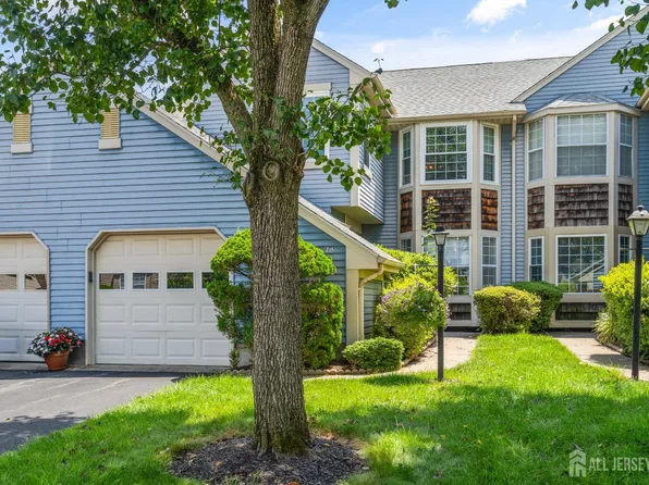 2B Surrey Ct, Monroe Township, NJ 08831