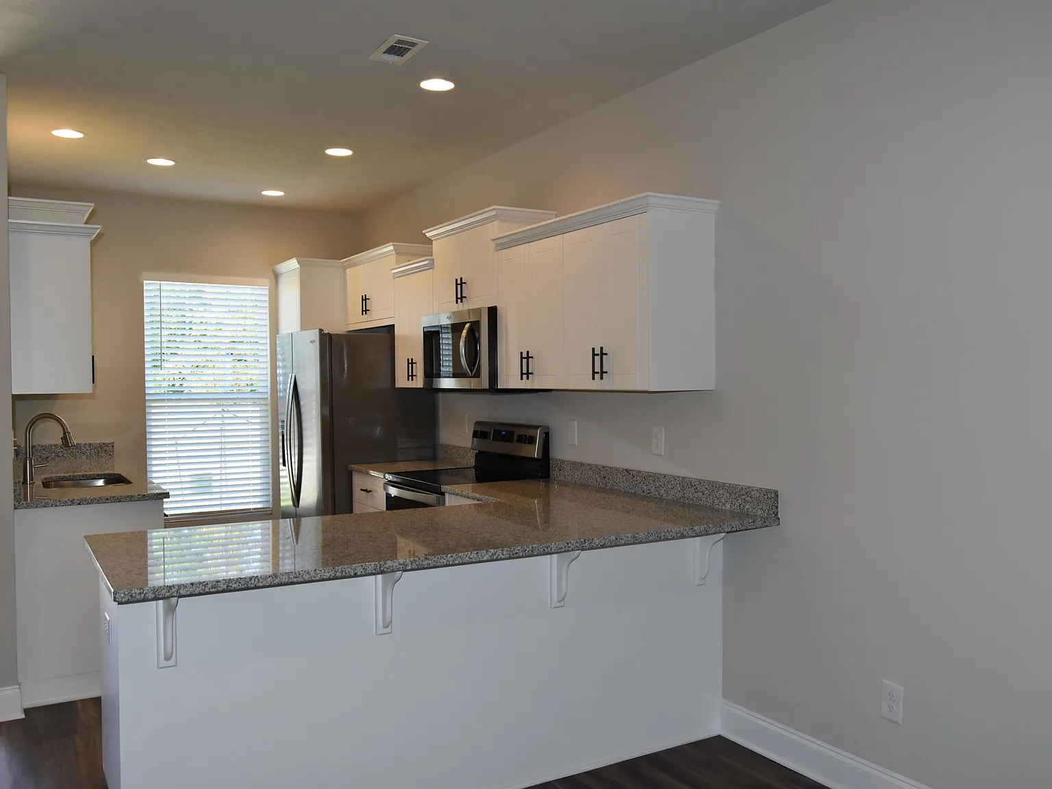 2 bed, 2.0 bath, 1196 sqft, $1,450 — Photo 2