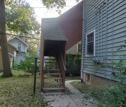 4th image of 914 Vaughn St APT 3
