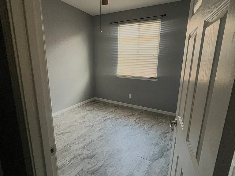 1332 Greenbrier Dr — Photo 17