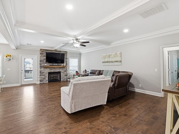 5th image of 627 Fourwinds Dr