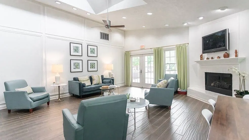 Steeplechase Apartments — Photo 2