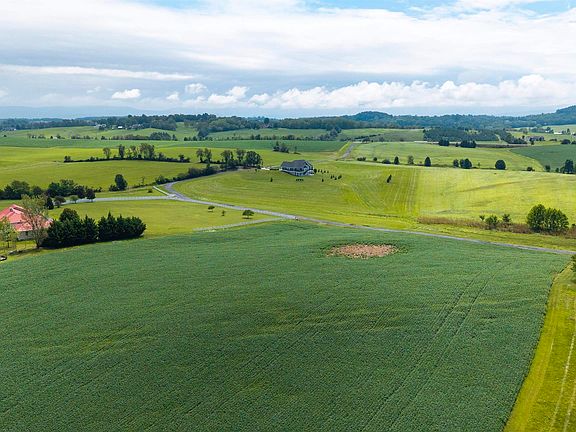 3rd image of Estate Ln