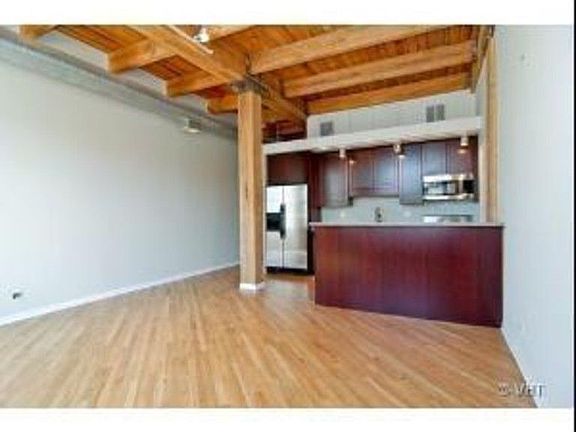 4th image of 3201 N Ravenswood Ave