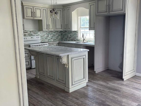 2nd image of 602 Jeter Ave