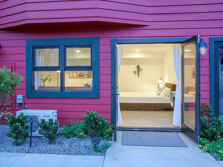 598 W Laurel St — Photo 3