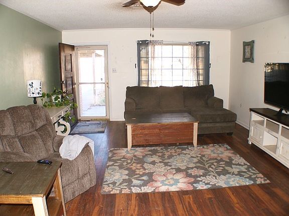 4th image of 1016 S Bois D Arc St