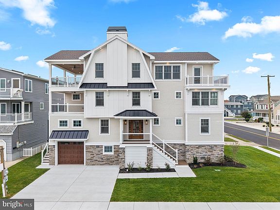 2nd image of 1106 Beach Ave E
