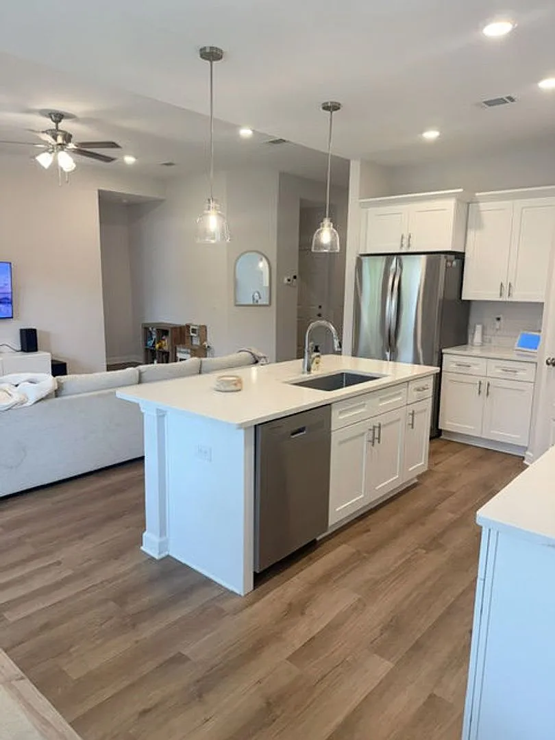 3-Bedroom Home with Fenced Backyard Pet Friendly & Convenient Crestview Location! — Photo 2