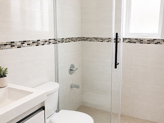 4th image of 5647 136th St