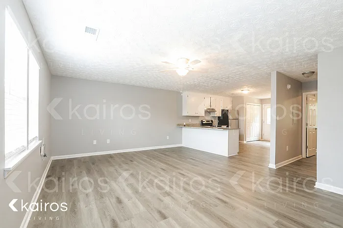 135 Fawn Dr — Photo 2