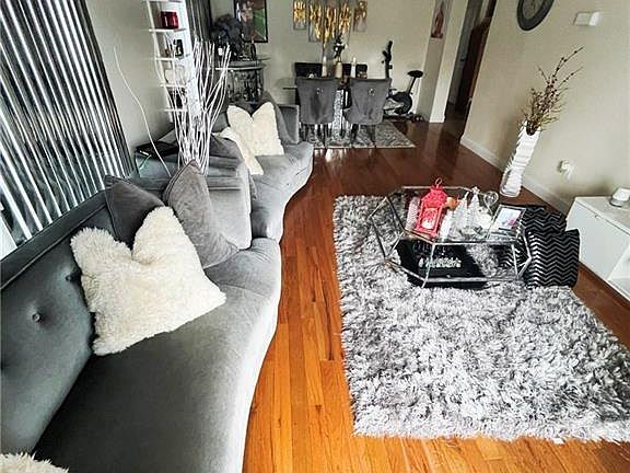 3rd image of 1156 Hancock Ave