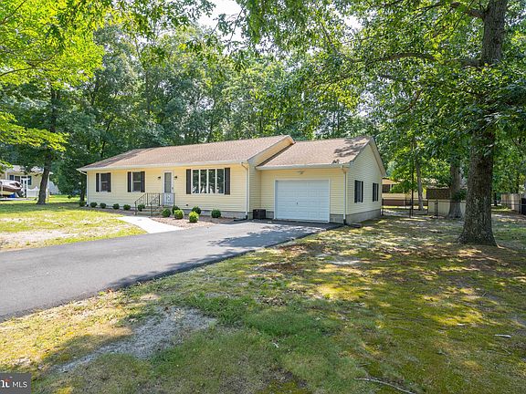 4th image of 32472 E Penn Ct