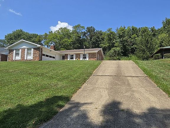 Driveway up to house