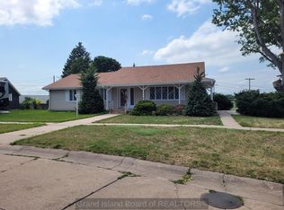 401 Sunset Dr, Hastings, NE 68901