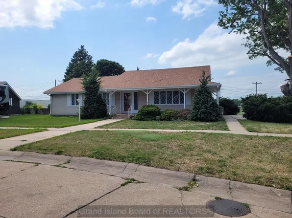 401 Sunset Dr, Hastings, NE 68901