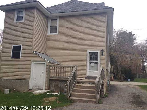 2nd image of 122 Oakside St
