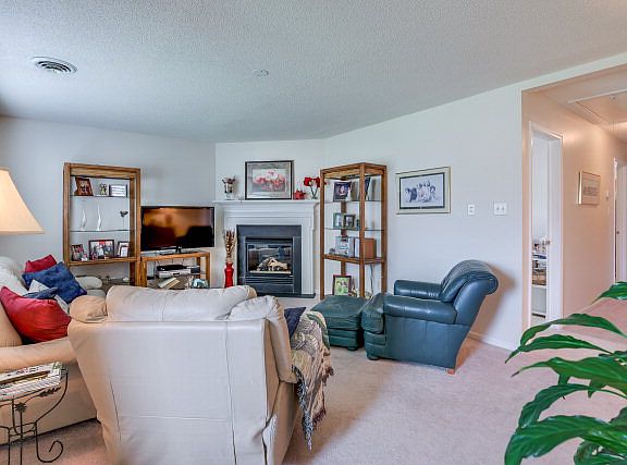 5th image of 4633 Honeysuckle Ln