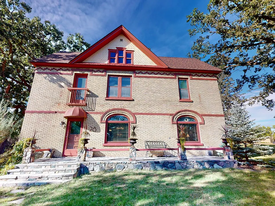 28 1st Ave NW